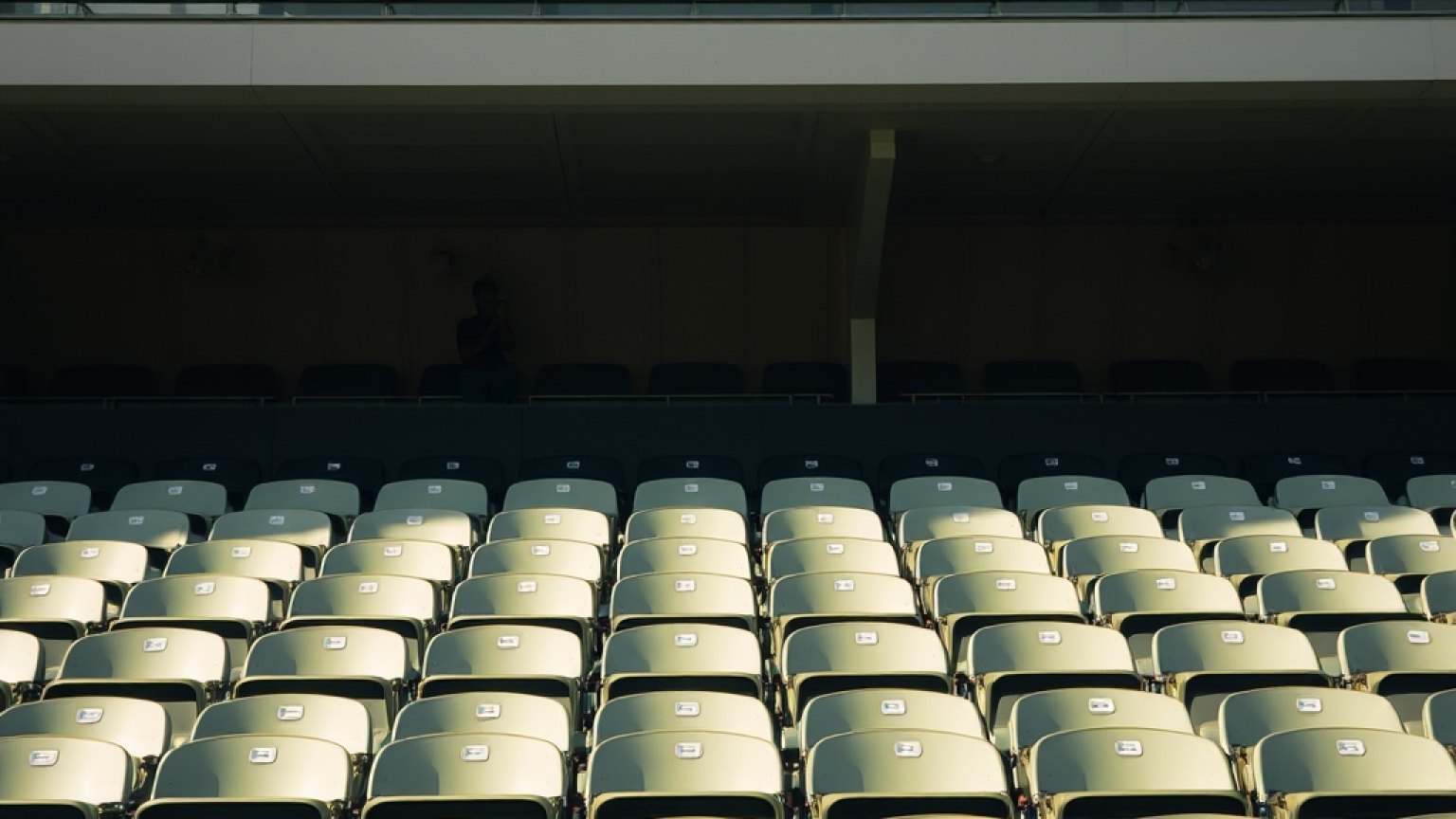 NAC Breda zwalnia trenera. Carl Hoefkens odchodzi po porażce